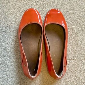 UGG Antora orange leather flats 8